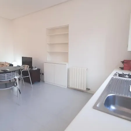 Apartment Joivy Light Isola Milan